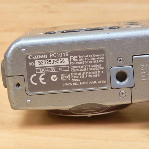 Vintage Canon Powershot A40 2 MP Digital Camera, 3x Optical Zoom - Picture 8 of 9